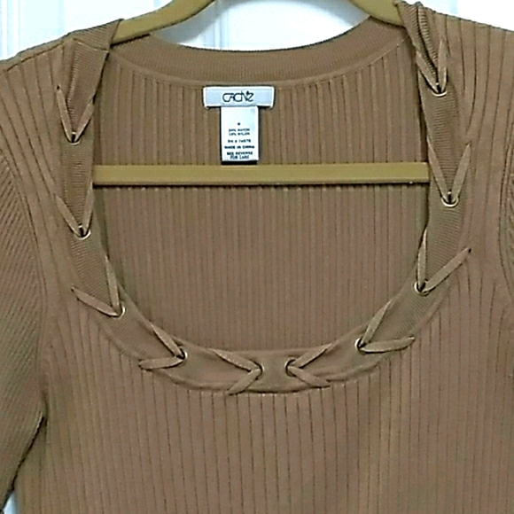 Top - Picture 2 of 3